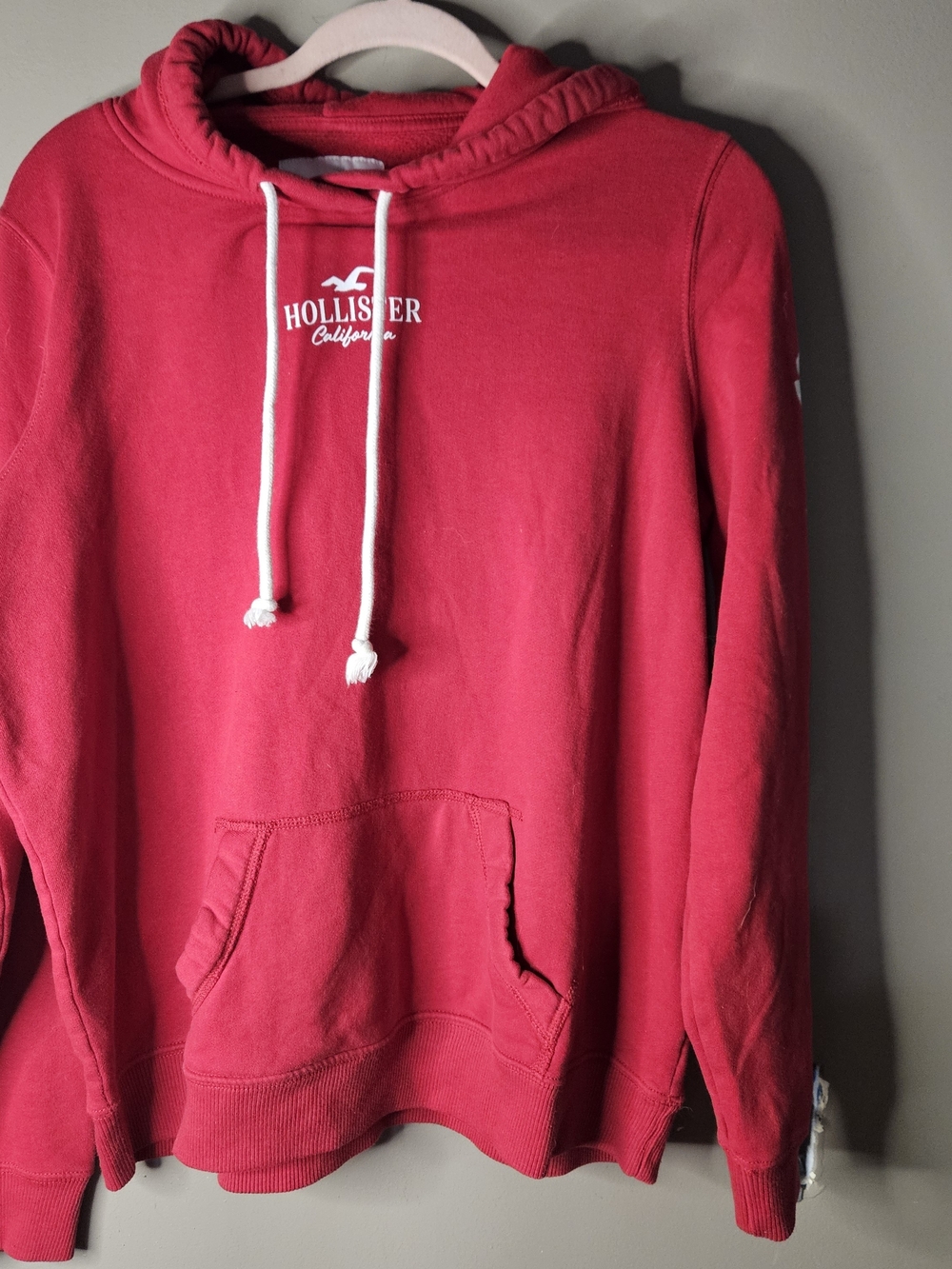 Hollister Men's Red Pullover Hoodie with White Logo Ptp 21" Length 25" Size L